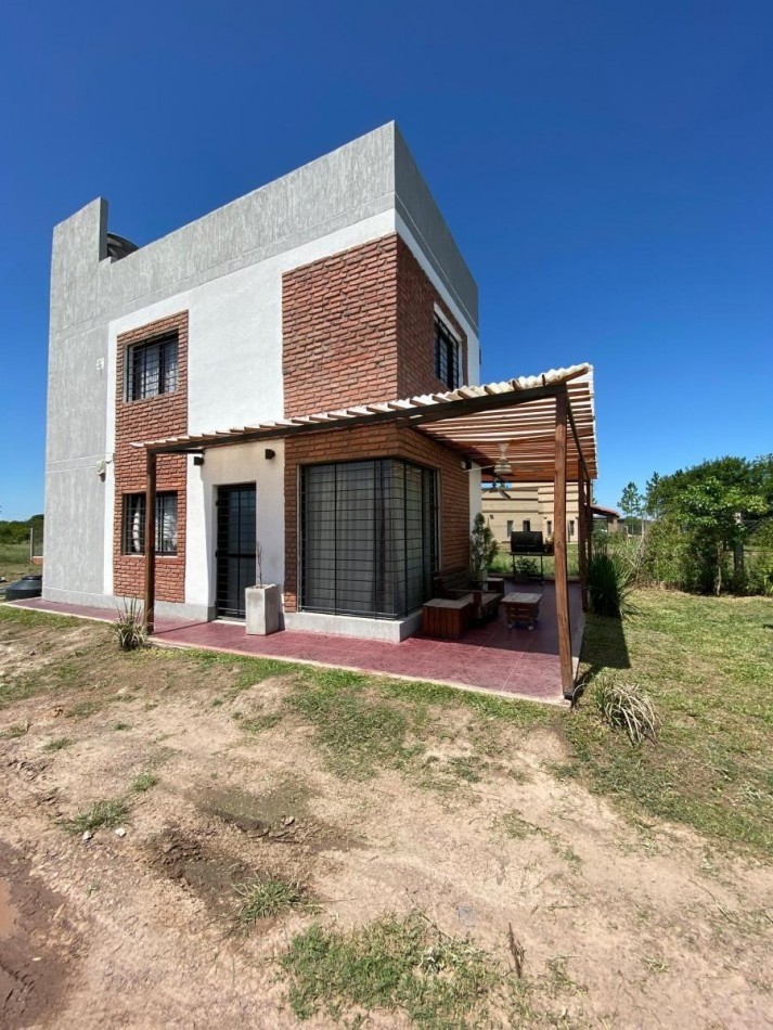 Casa Duplex Cuatro Ambientes, Los Aromos Dos, Puerto Tirol.