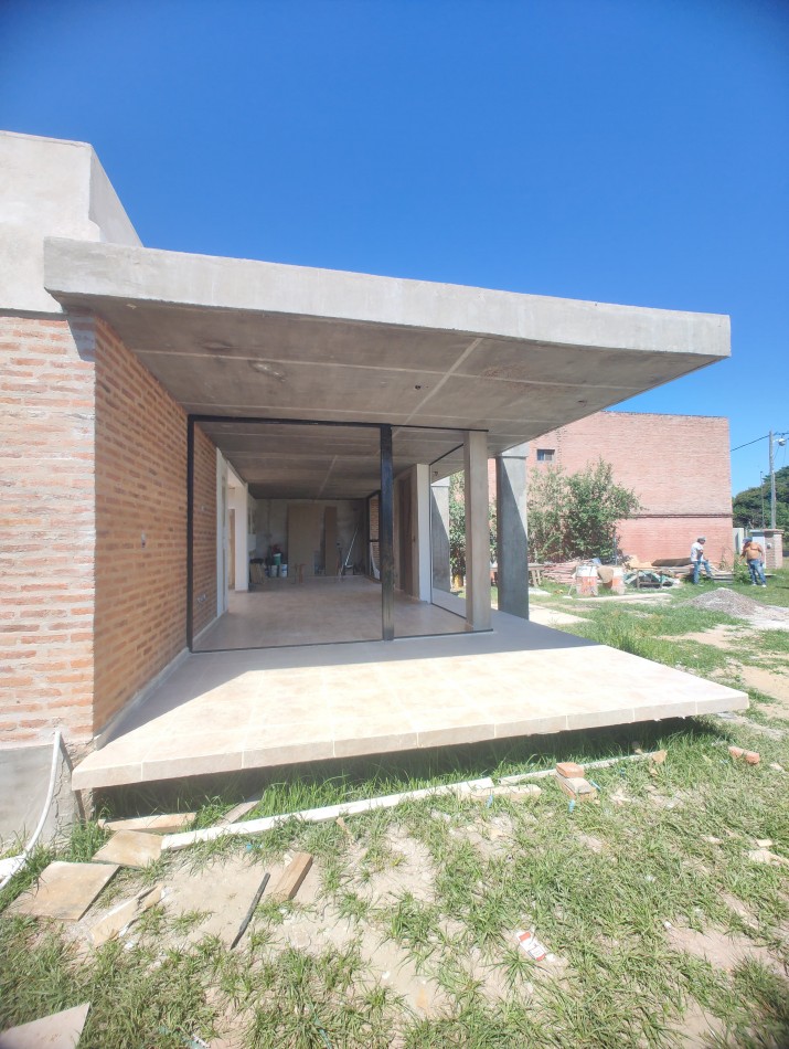 Tu Refugio de Tranquilidad: Casa Quincho Moderna en Villa La Agostina