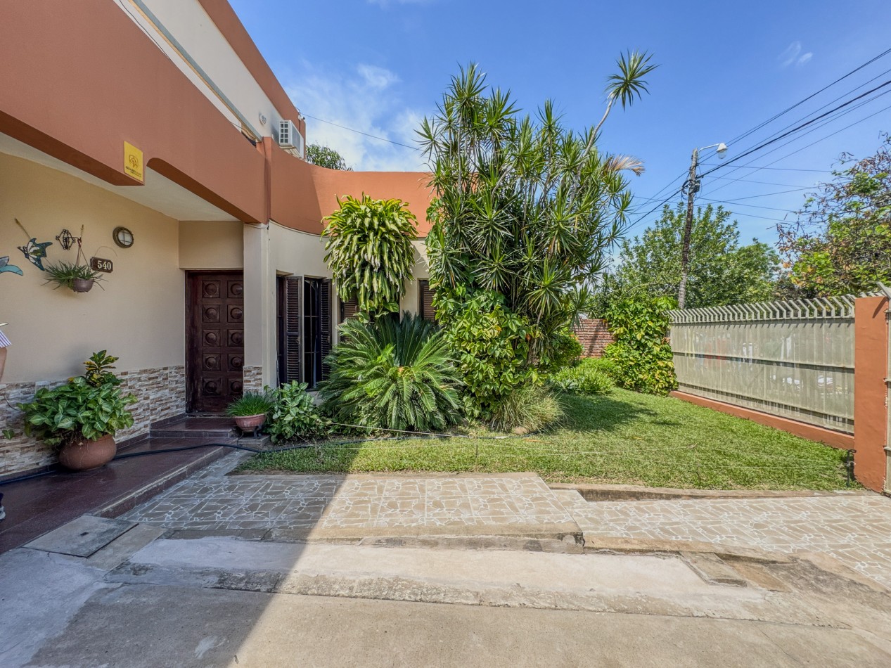 Gran casa familiar: 4 dormitorios, patio con quincho y buen estado