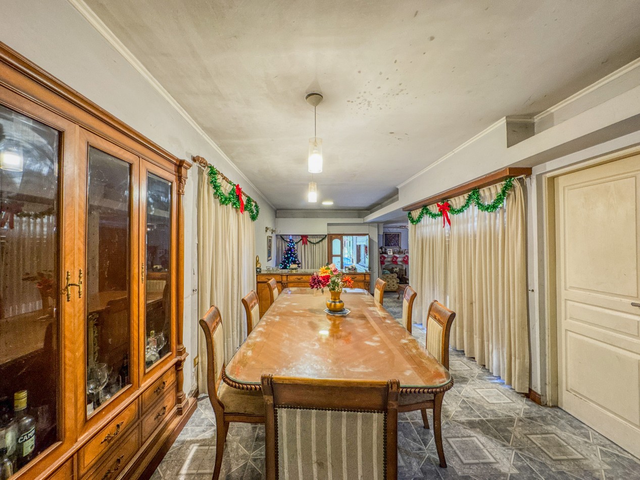 Casa Clasica a Reciclar en Pleno Macrocentro, con Alto Potencial Comercial