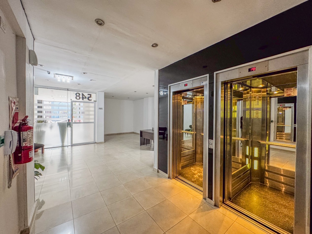 Departamento 2 Dorm + Cochera en Macrocentro | Piso 10 con Vista Abierta