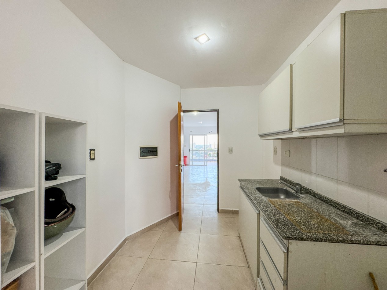 Departamento 2 Dorm + Cochera en Macrocentro | Piso 10 con Vista Abierta