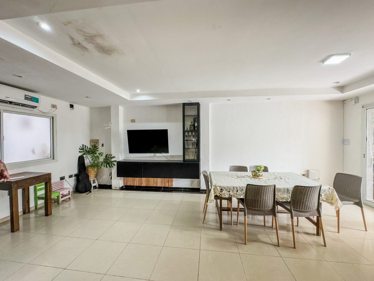 Casa con Local Comercial y Oficinas en Pleno Microcentro