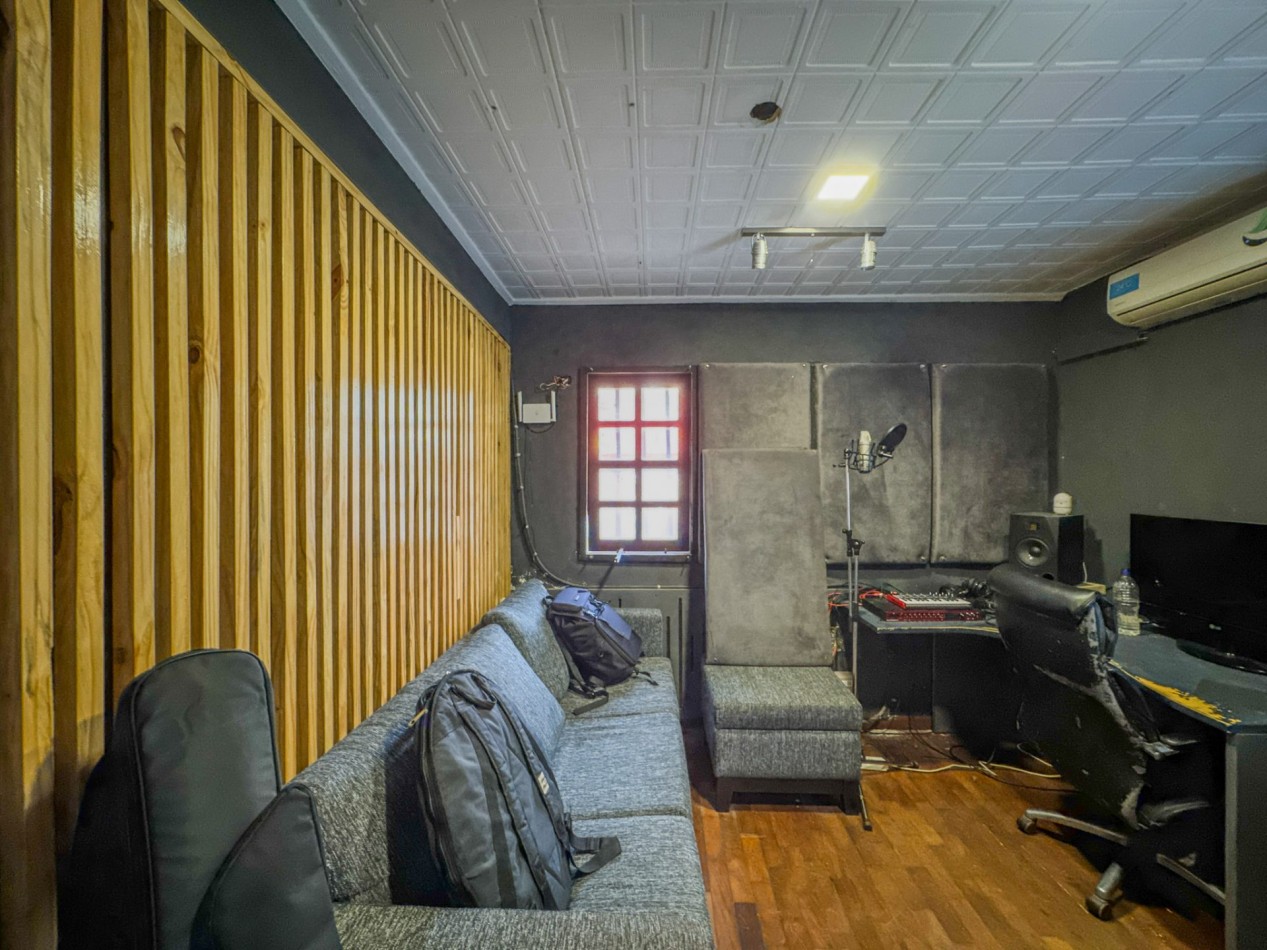 Casa con Local Comercial y Oficinas en Pleno Microcentro