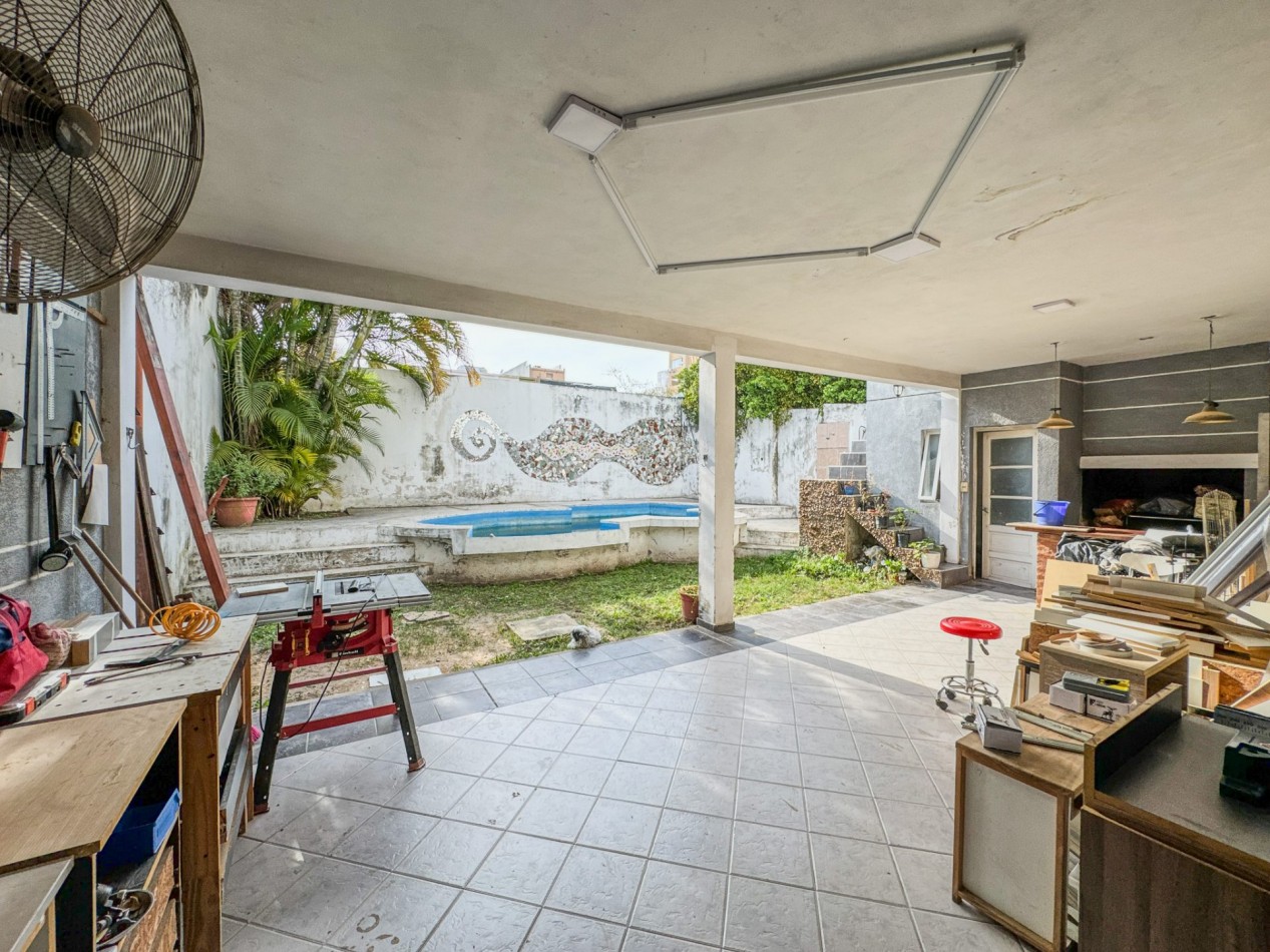 Casa con Local Comercial y Oficinas en Pleno Microcentro