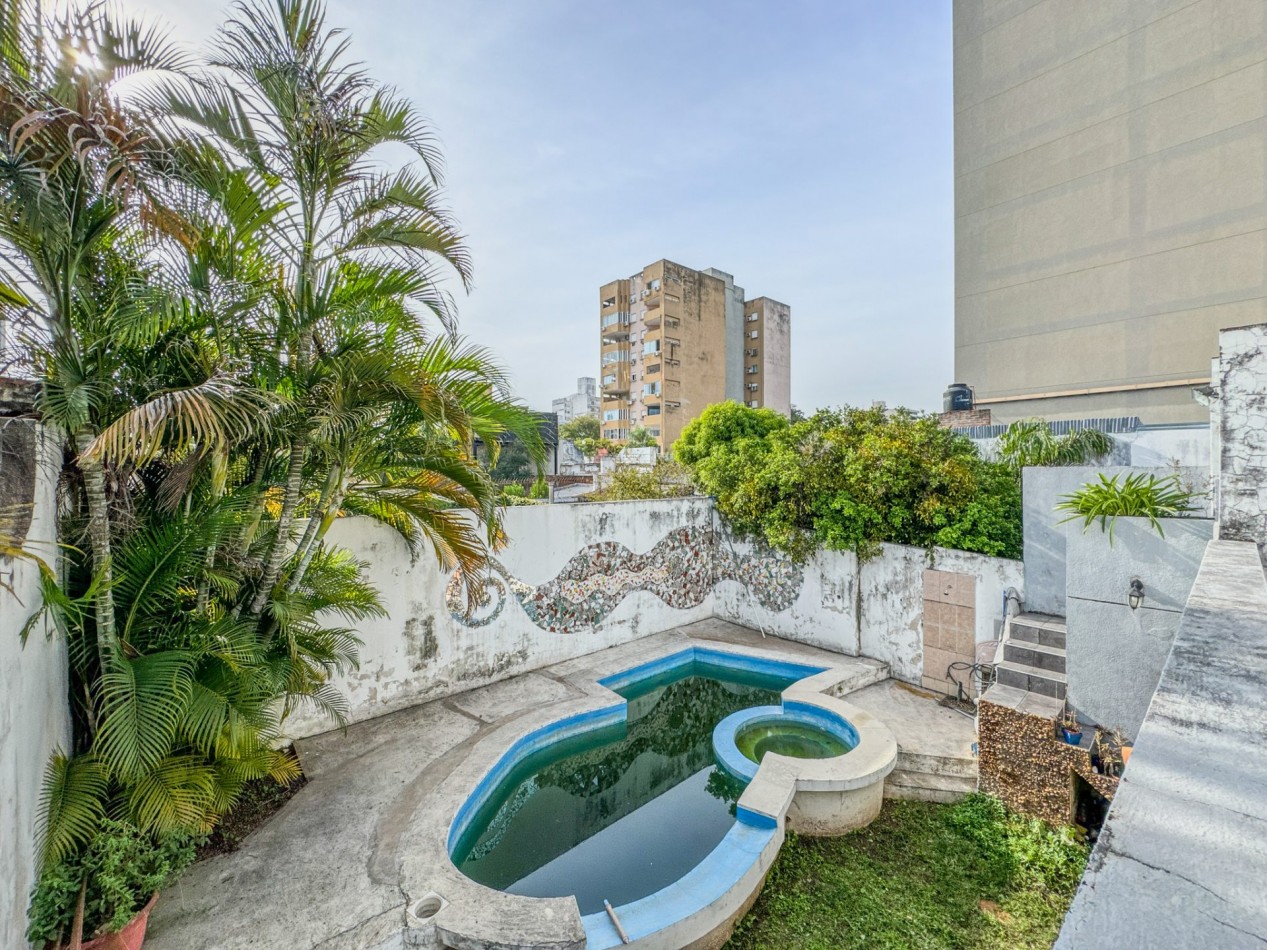 Casa con Local Comercial y Oficinas en Pleno Microcentro
