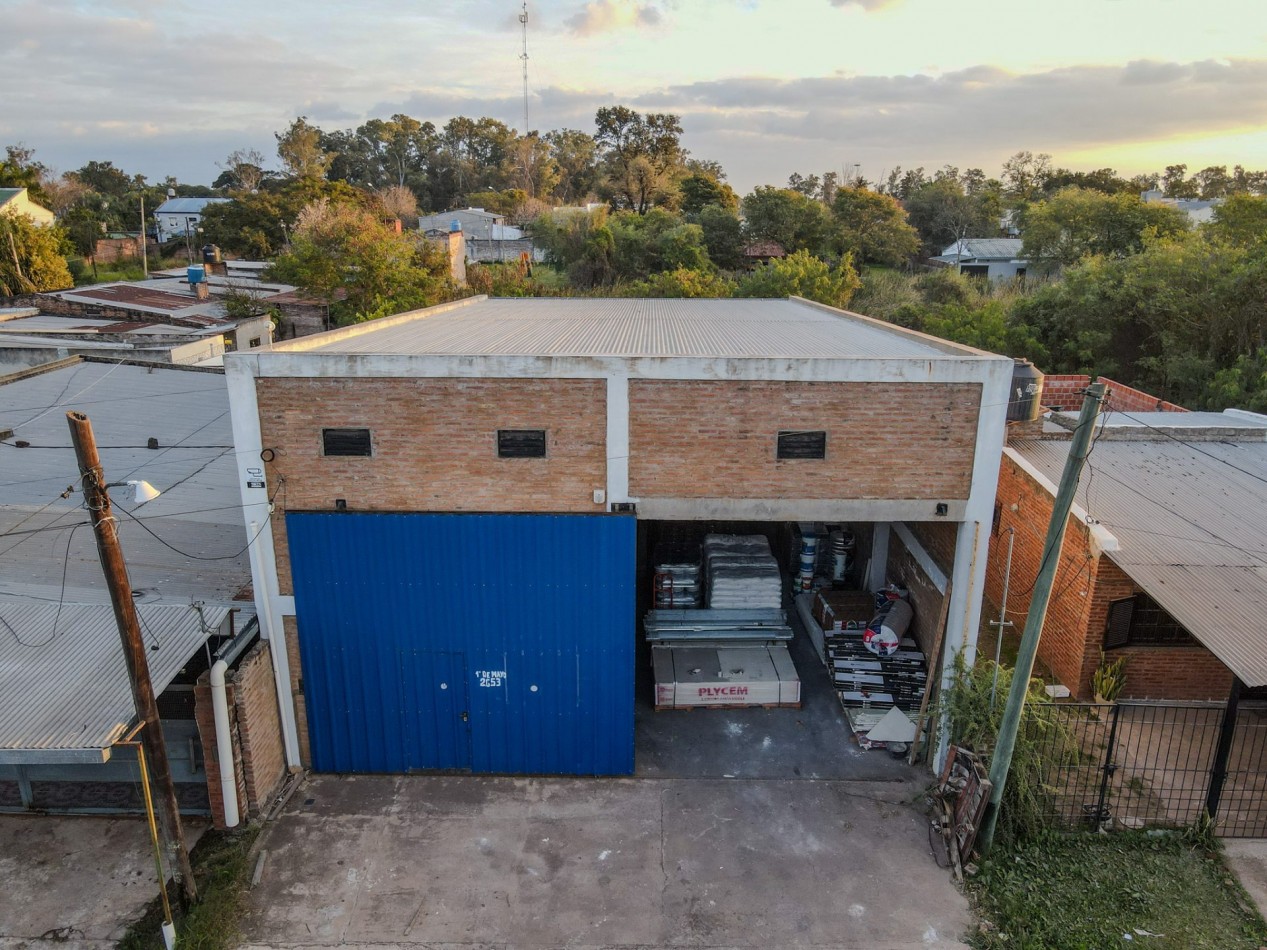Galpon con Oficinas y Entrepiso a 280 m de Ruta 11