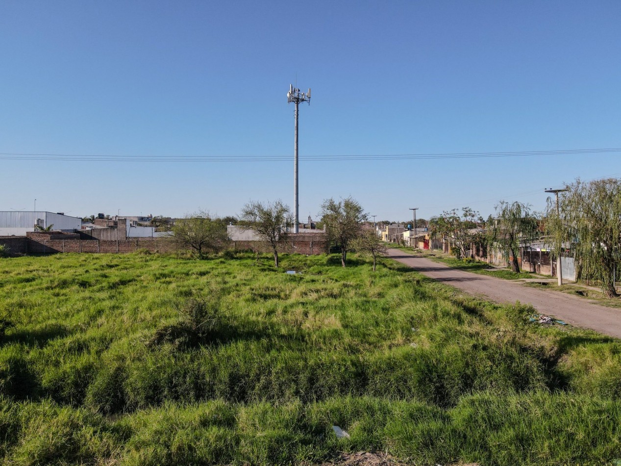Terreno en esquina de 750 m² a 50 m de Av. San Martin