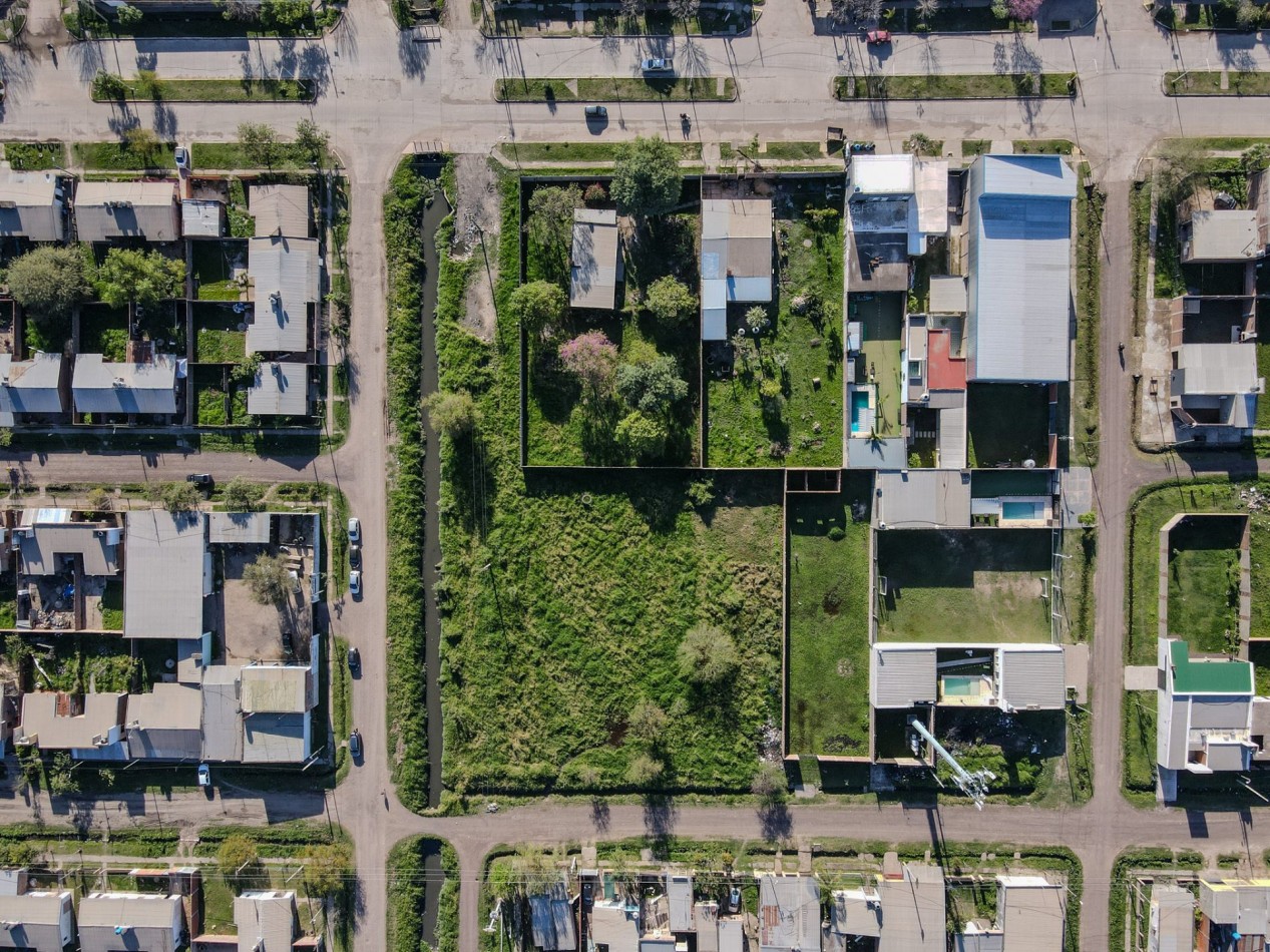 Terreno en esquina de 750 m² a 50 m de Av. San Martin