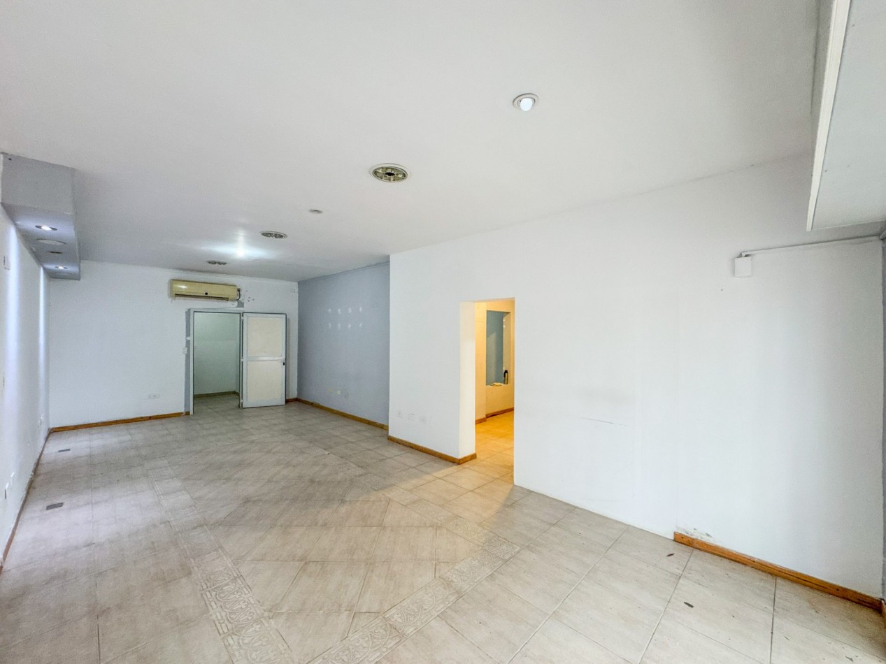 Casa 4 Dormitorios en Macrocentro con Local Comercial Al Frente