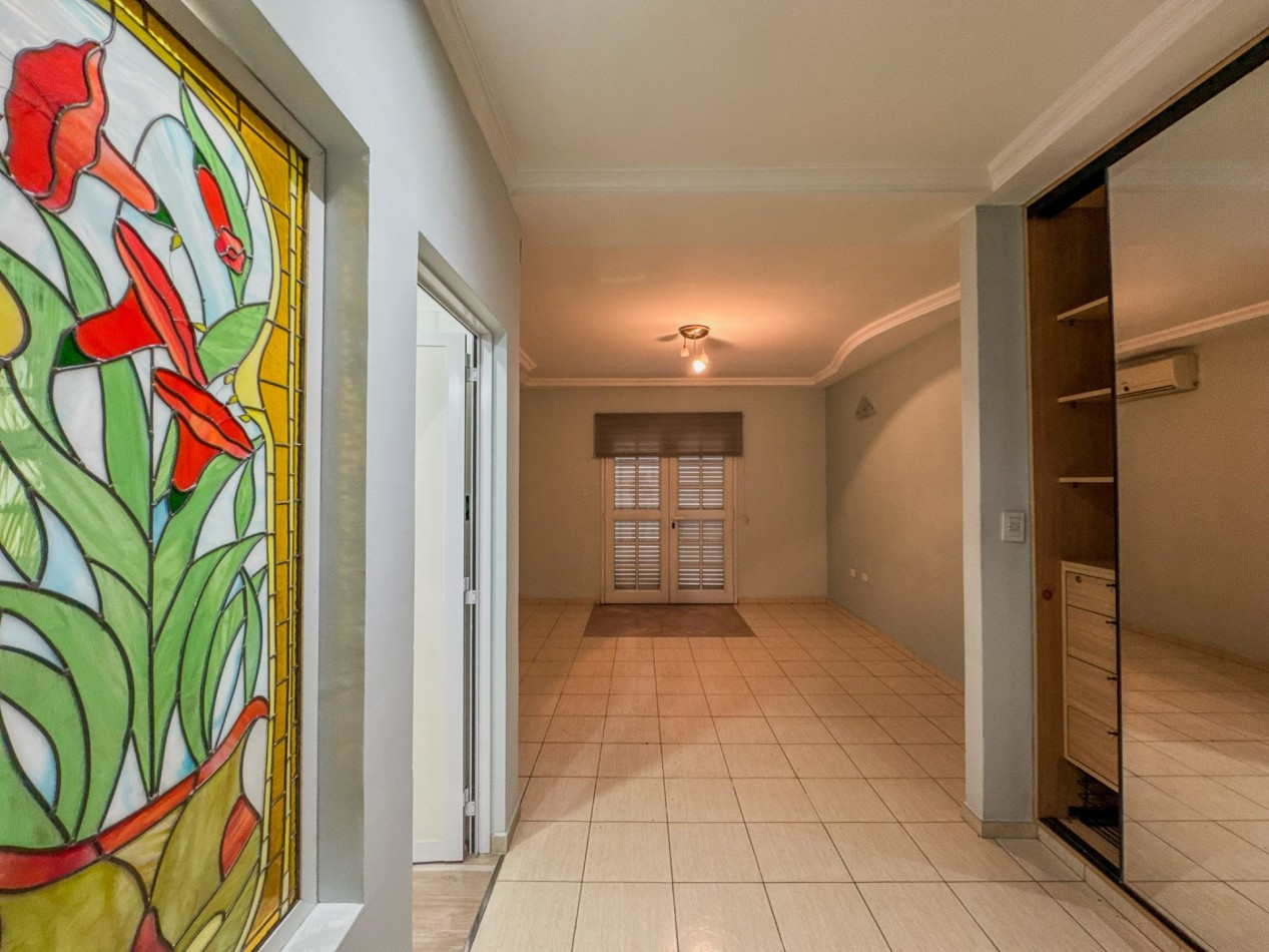 Casa 4 Dormitorios en Macrocentro con Local Comercial Al Frente
