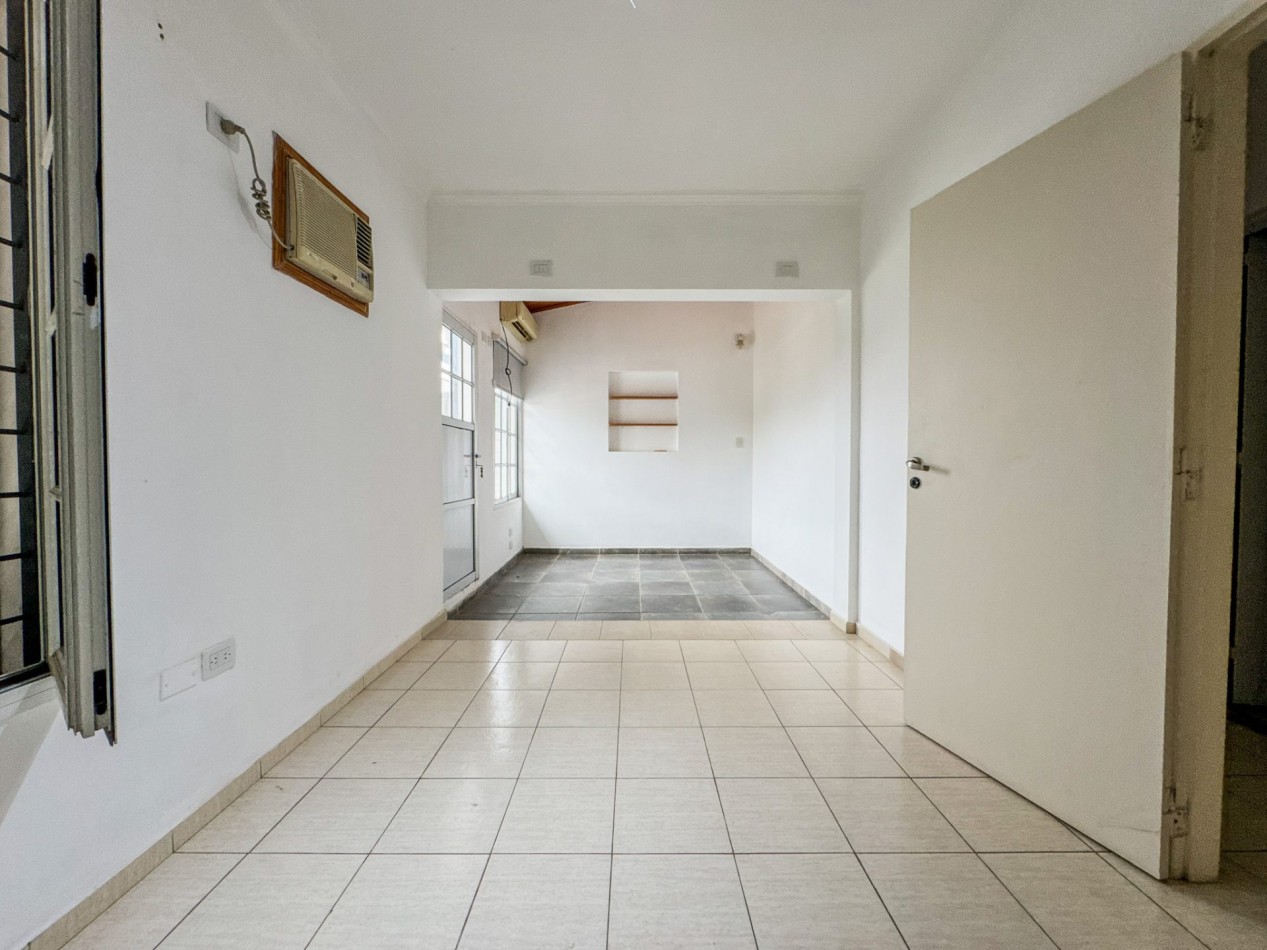 Casa 4 Dormitorios en Macrocentro con Local Comercial Al Frente
