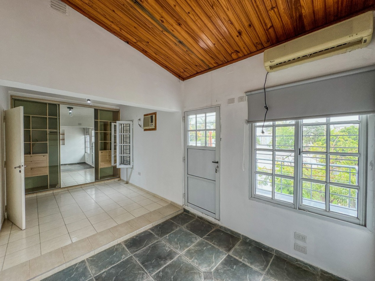 Casa 4 Dormitorios en Macrocentro con Local Comercial Al Frente