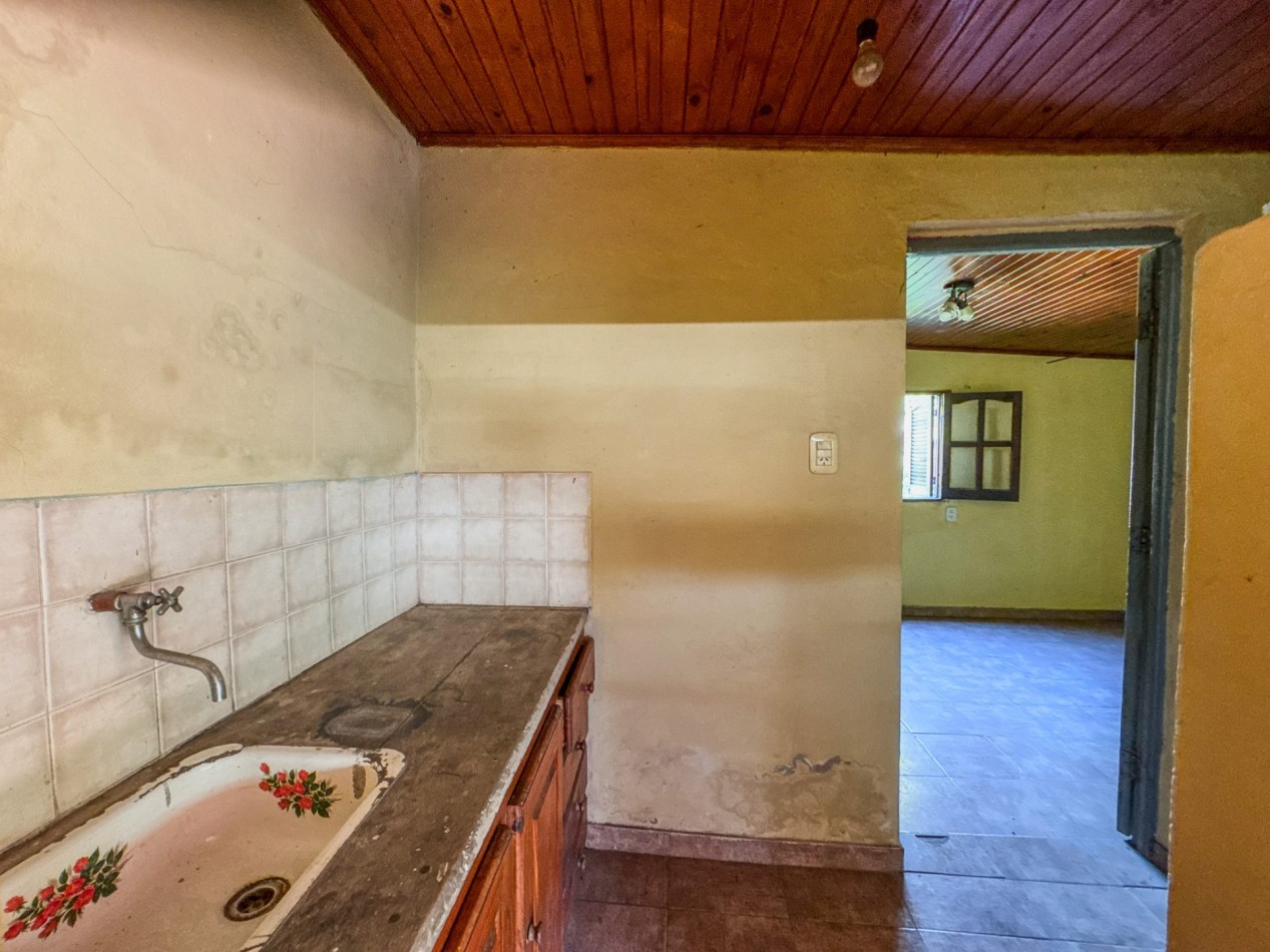 Casa con pileta y quincho independiente en terreno de 500 m² — Fontana