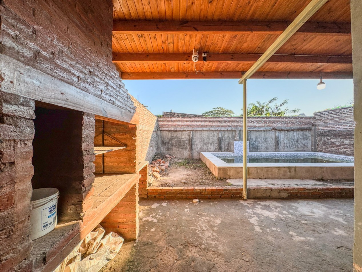 Casa reformada con pileta y parrilla a estrenar — ideal primera vivienda