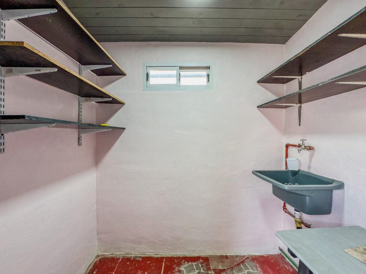 Casa con local y deposito en terreno de 400 m² — a 50 m de Av. Soberania Nacional