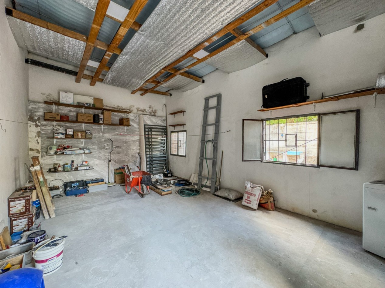 Casa con local y deposito en terreno de 400 m² — a 50 m de Av. Soberania Nacional