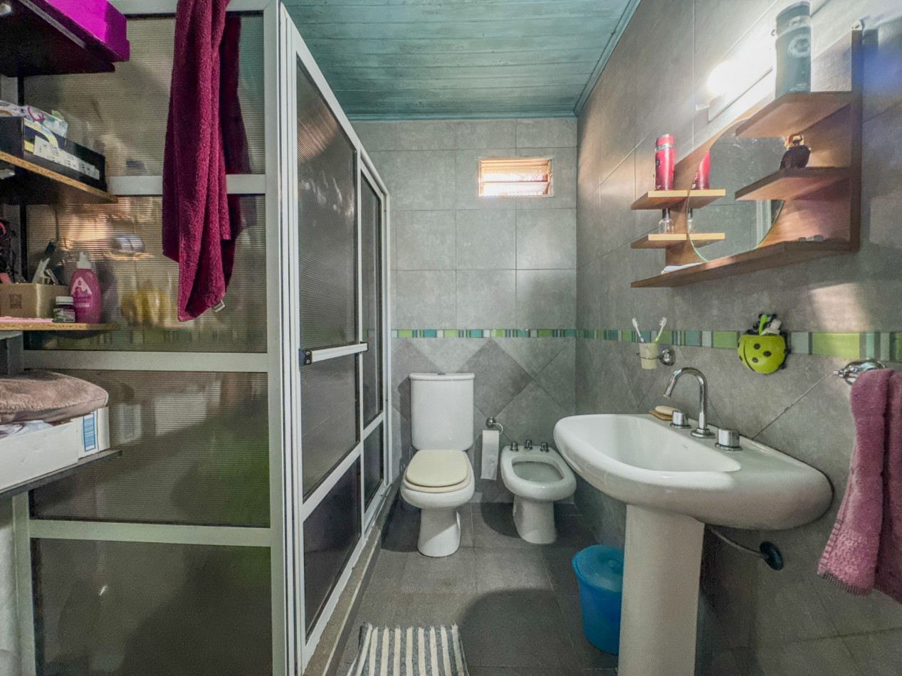 Casa con local y deposito en terreno de 400 m² — a 50 m de Av. Soberania Nacional