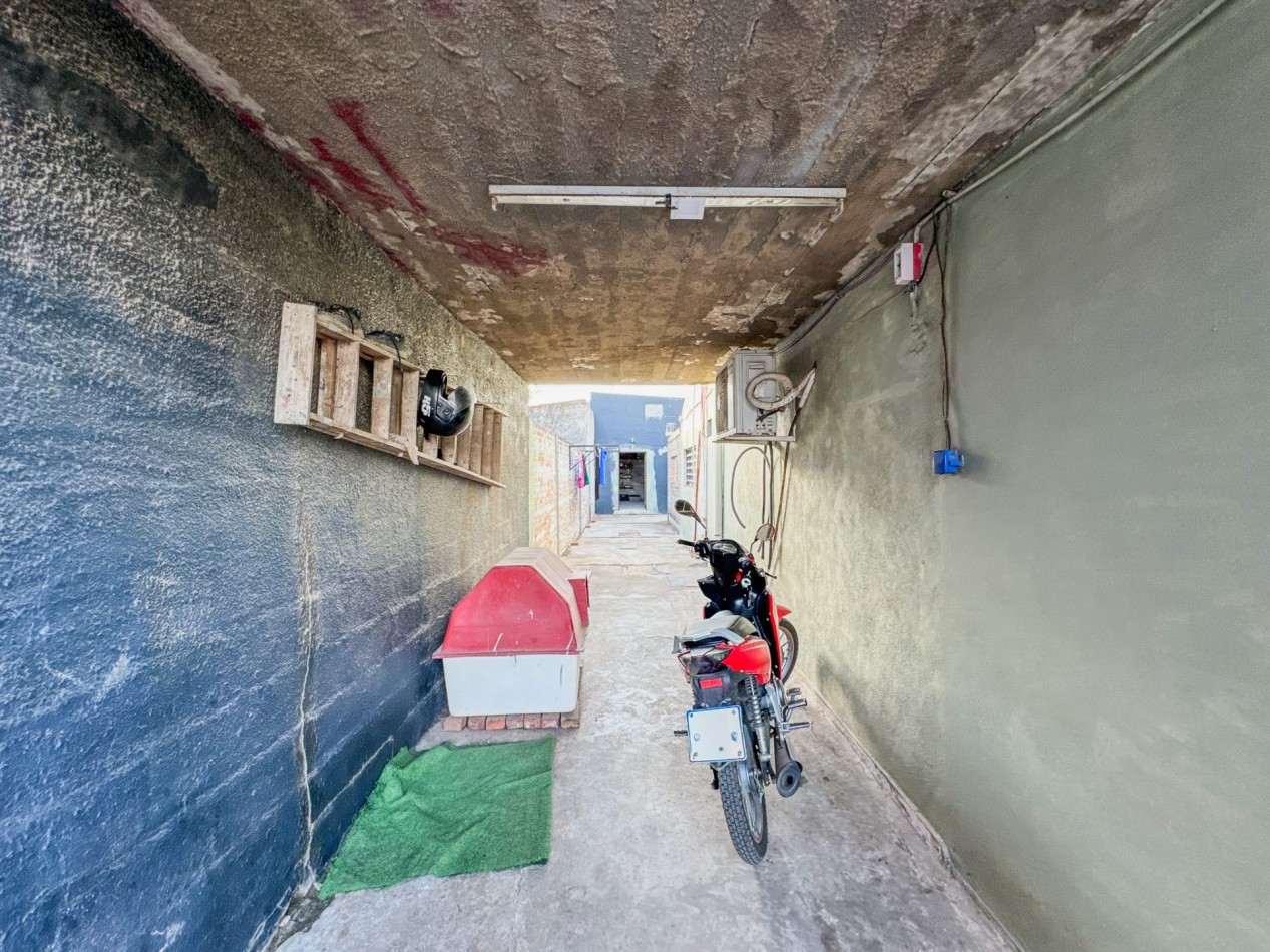 Casa con local y deposito en terreno de 400 m² — a 50 m de Av. Soberania Nacional