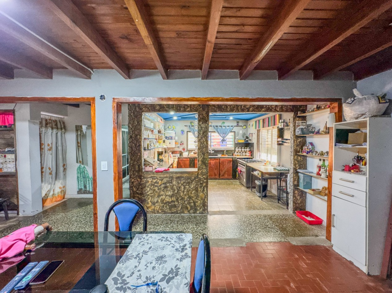 Casa con local y deposito en terreno de 400 m² — a 50 m de Av. Soberania Nacional