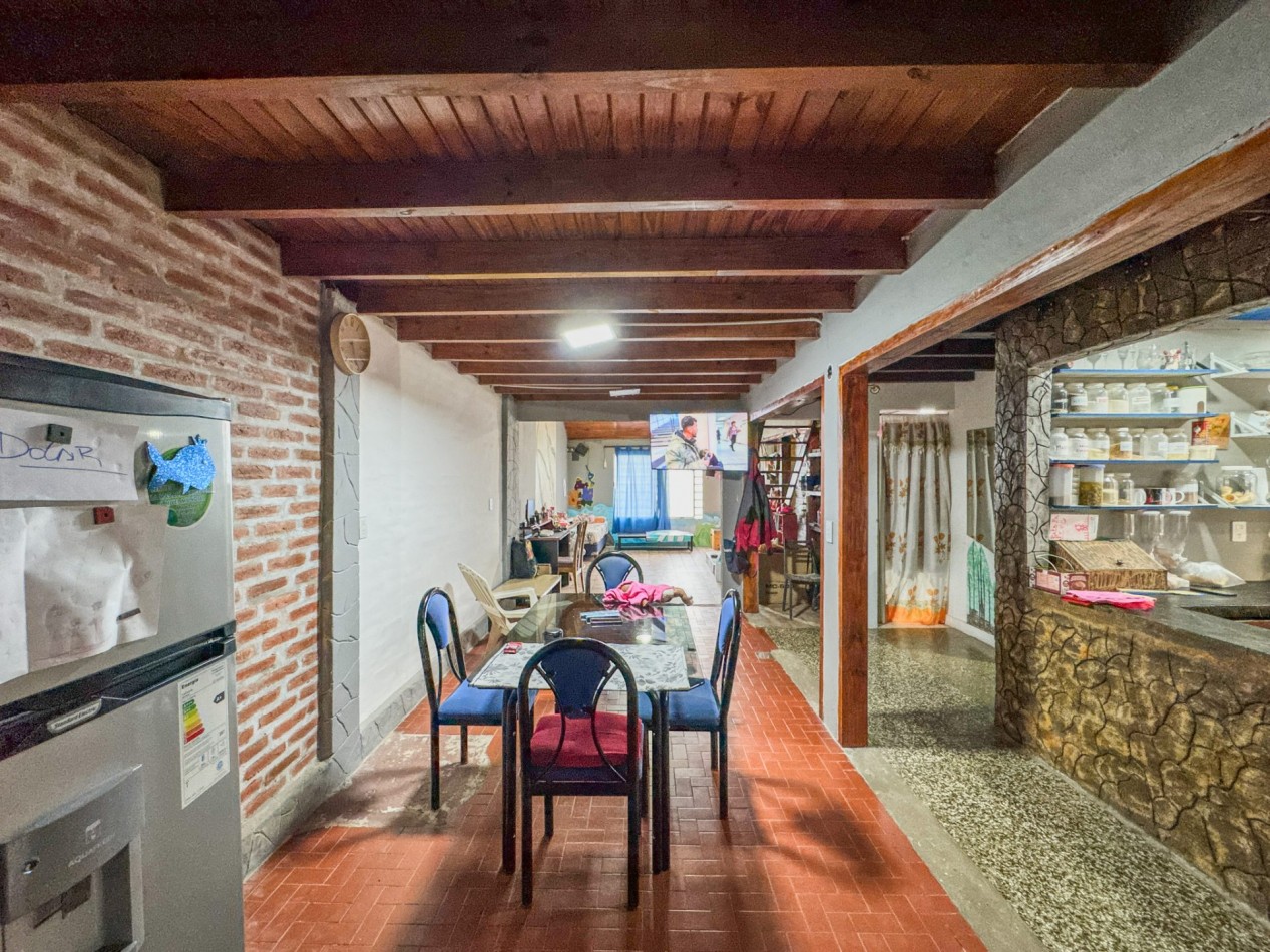Casa con local y deposito en terreno de 400 m² — a 50 m de Av. Soberania Nacional