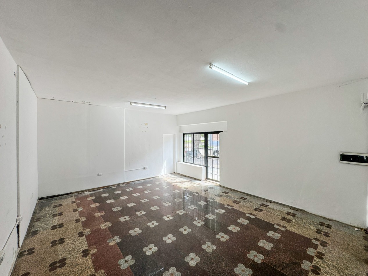 Local comercial con galpon de 190 m² a 20 metros de Av. Hernandarias