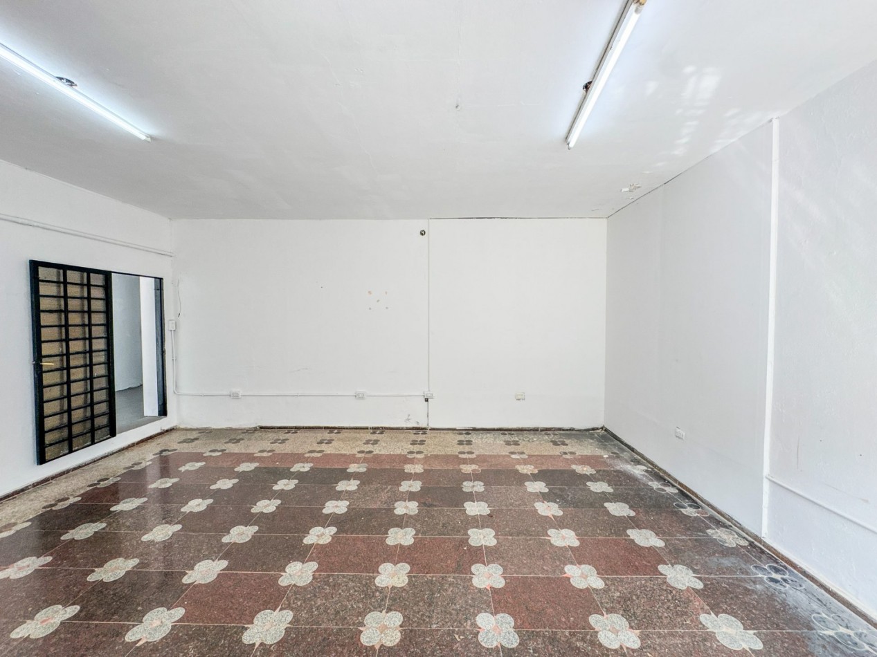 Local comercial con galpon de 190 m² a 20 metros de Av. Hernandarias