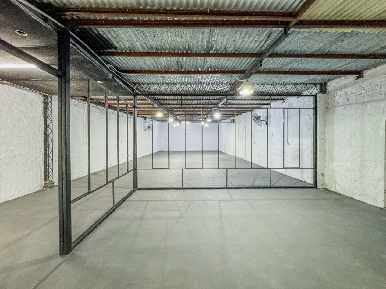 Local comercial con galpon de 190 m² a 20 metros de Av. Hernandarias
