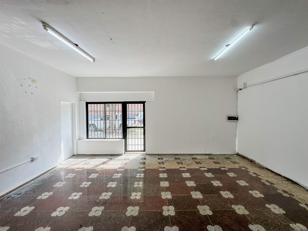 Local comercial con galpon de 190 m² a 20 metros de Av. Hernandarias
