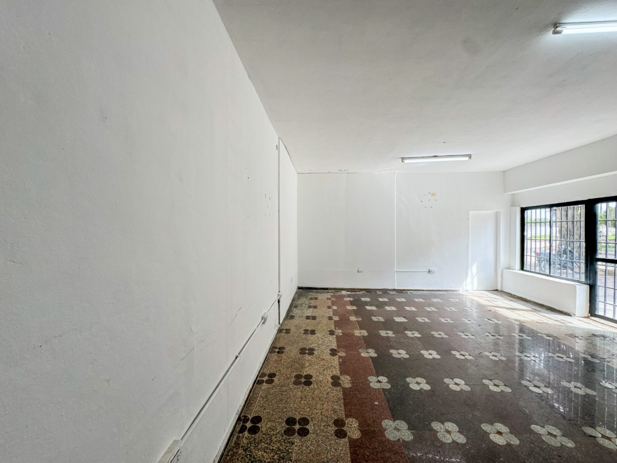 Local comercial con galpon de 190 m² a 20 metros de Av. Hernandarias