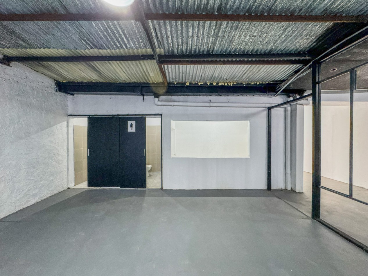 Local comercial con galpon de 190 m² a 20 metros de Av. Hernandarias