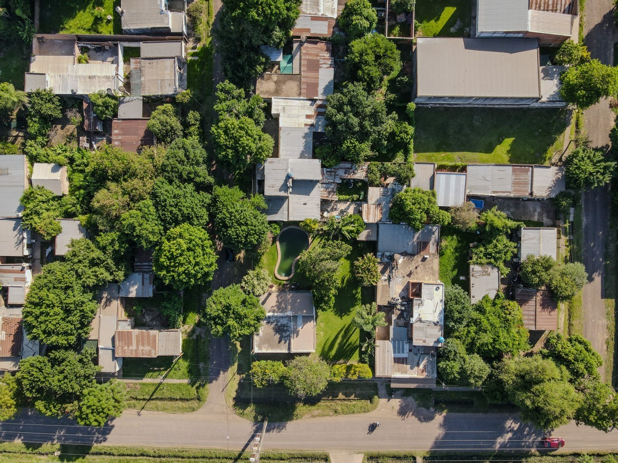 Terreno de 12x30 con frente a Av. Martina, parquizado | Villa Rio Negro